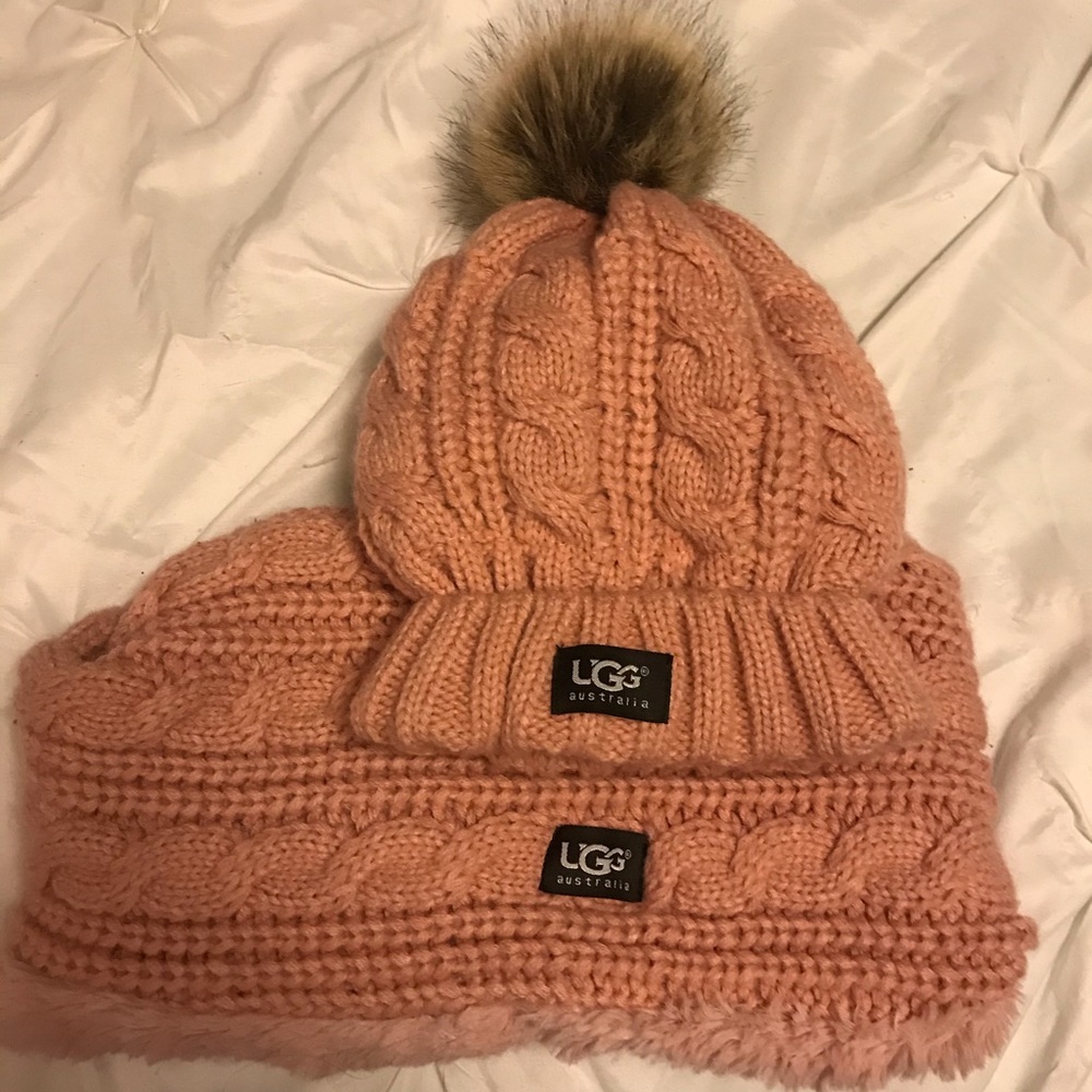 UGG HAT & SCARF SET